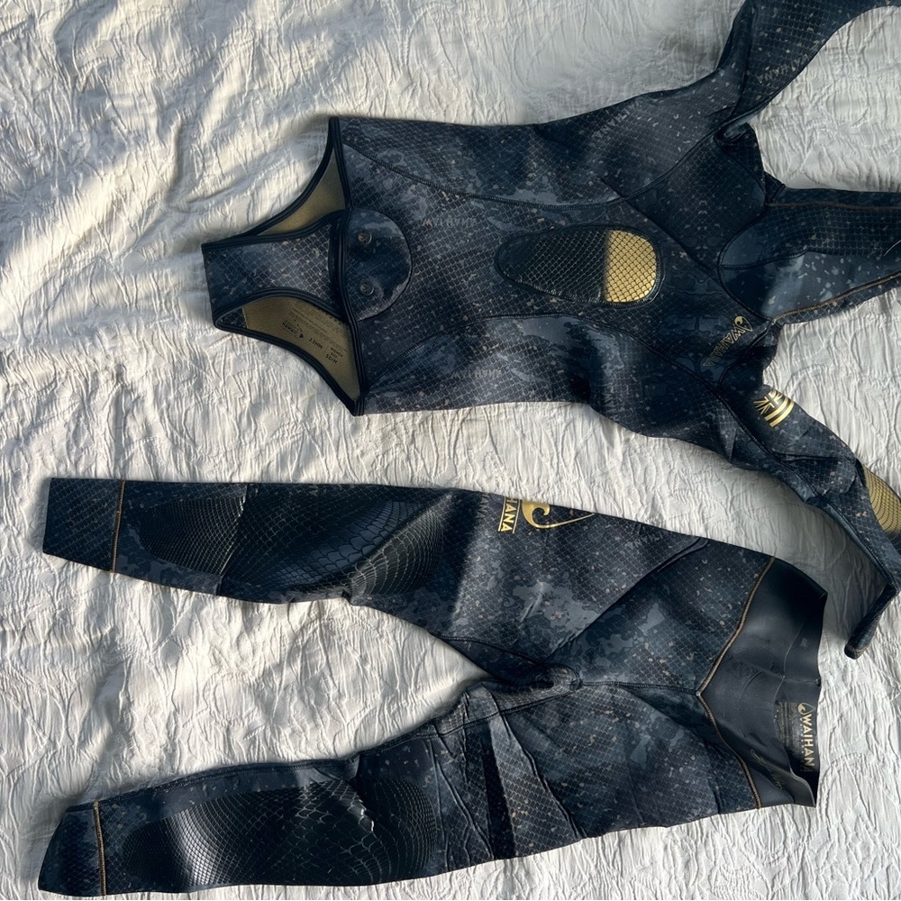Women’s M freedive wetsuit